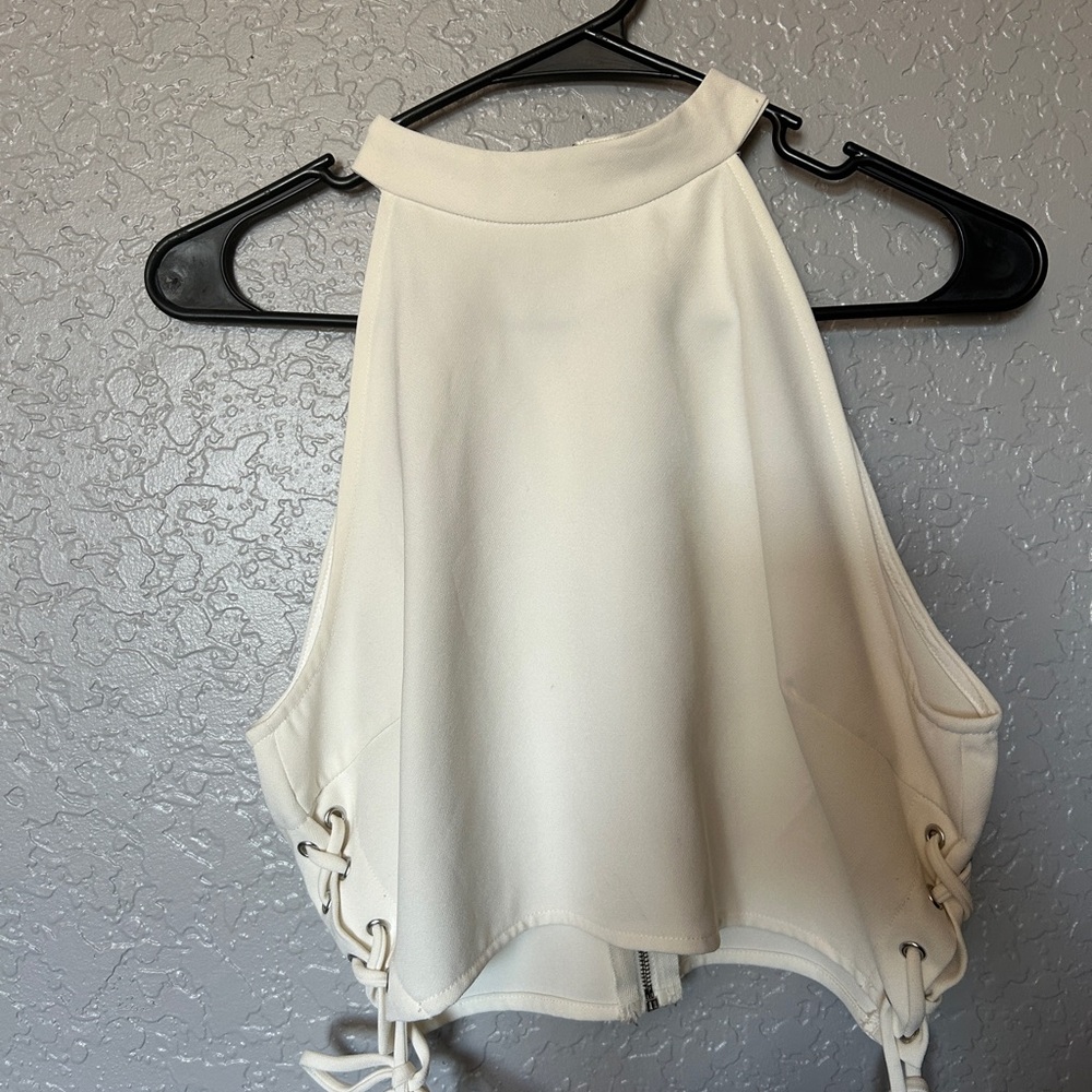 Riri halter top ✨